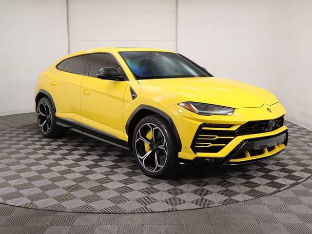 2019 Lamborghini Urus Base photo 3