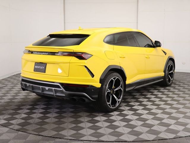 2019 Lamborghini Urus Base photo 5