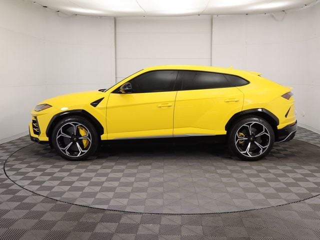 2019 Lamborghini Urus Base photo 8