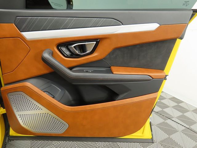 2019 Lamborghini Urus AWD - 22960416 - 24