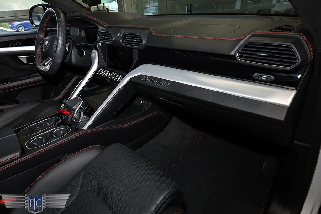 2019 Lamborghini Urus AWD - 22881659 - 24