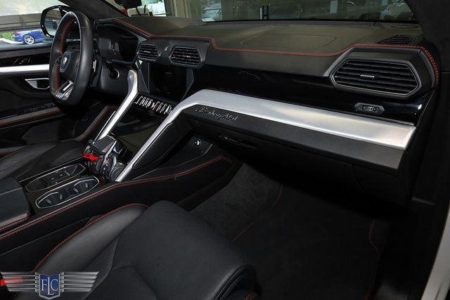 2019 Lamborghini Urus AWD - 22881659 - 24