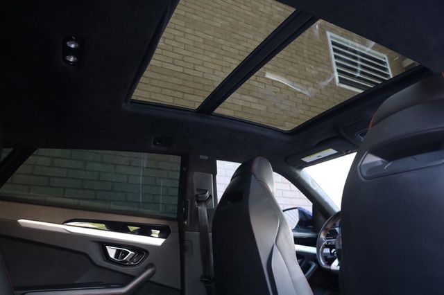 2019 Lamborghini Urus Base - 23064439 - 29