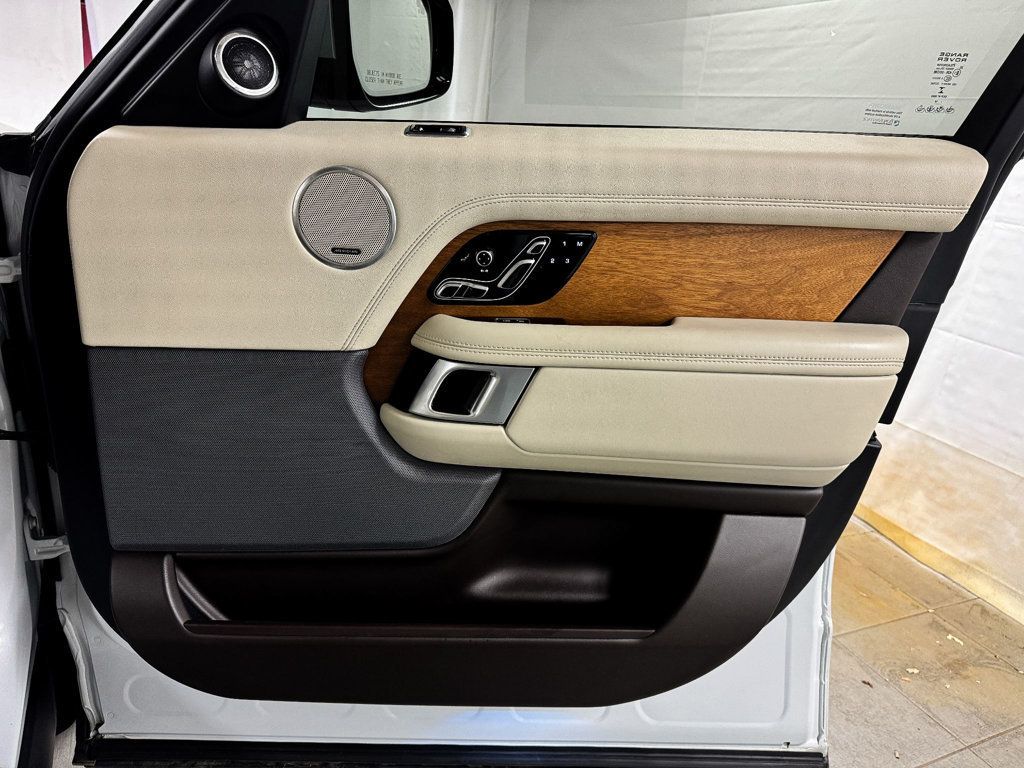2019 Land Rover Range Rover HSE photo 18