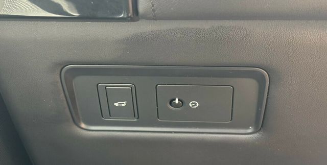 2019 Land Rover Range Rover RANGE ROVER SV AUTOBIOGRAPHY W/REAR SEAT ENTERTAINMENT 181K MSRP - 22898640 - 32