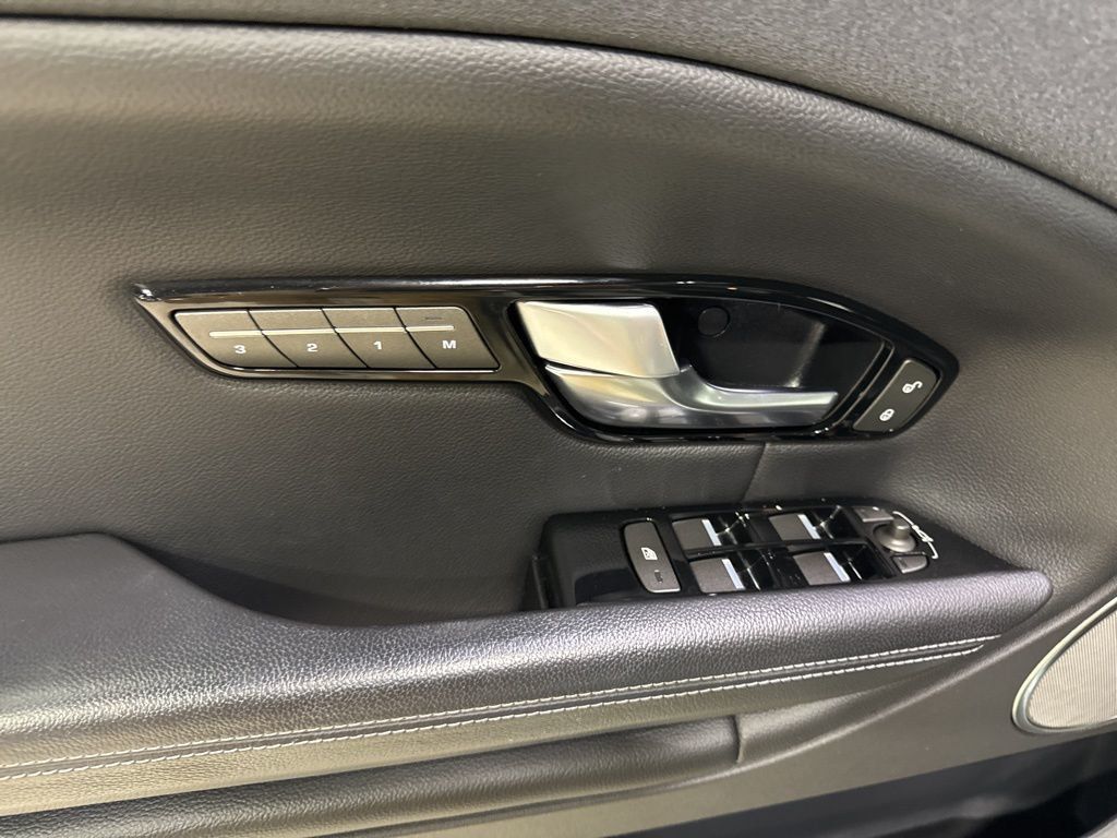 2019 Land Rover Range Rover Evoque 5 Door Landmark Edition - 22995999 - 32