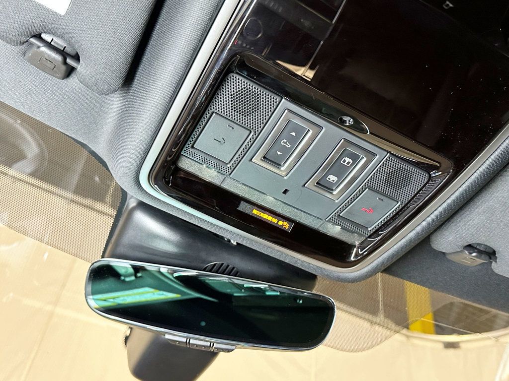 2019 Land Rover Range Rover Velar P250 R-Dynamic SE - 23089878 - 31