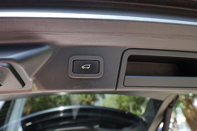 2019 Land Rover Range Rover Velar P250 R-Dynamic SE - 23053323 - 36