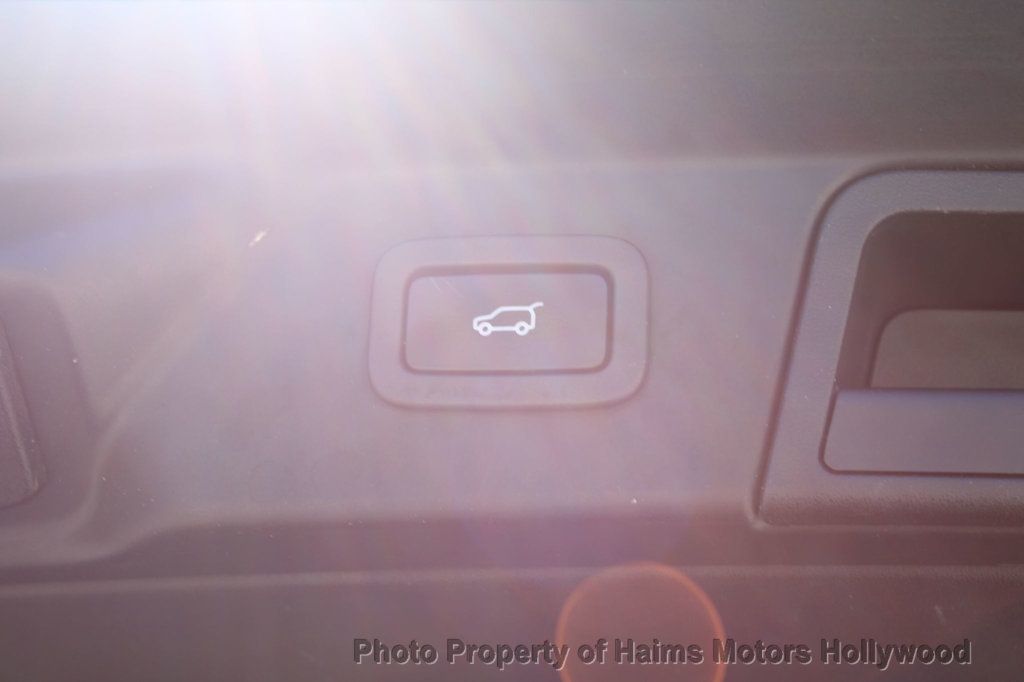 2019 Land Rover Range Rover Velar S photo 11
