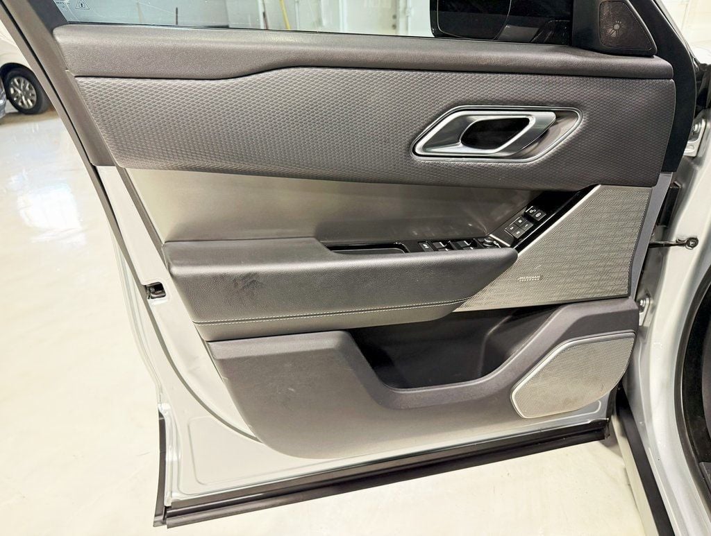 2019 Land Rover Range Rover Velar P250 S photo 31