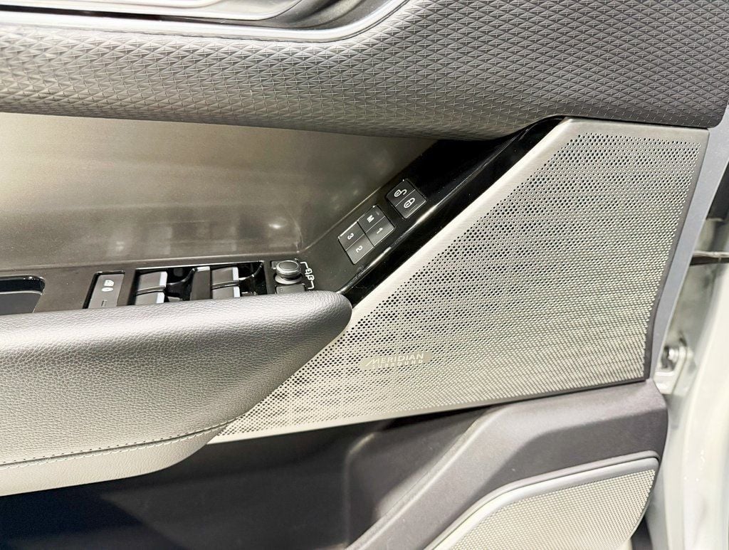 2019 Land Rover Range Rover Velar P250 S photo 32