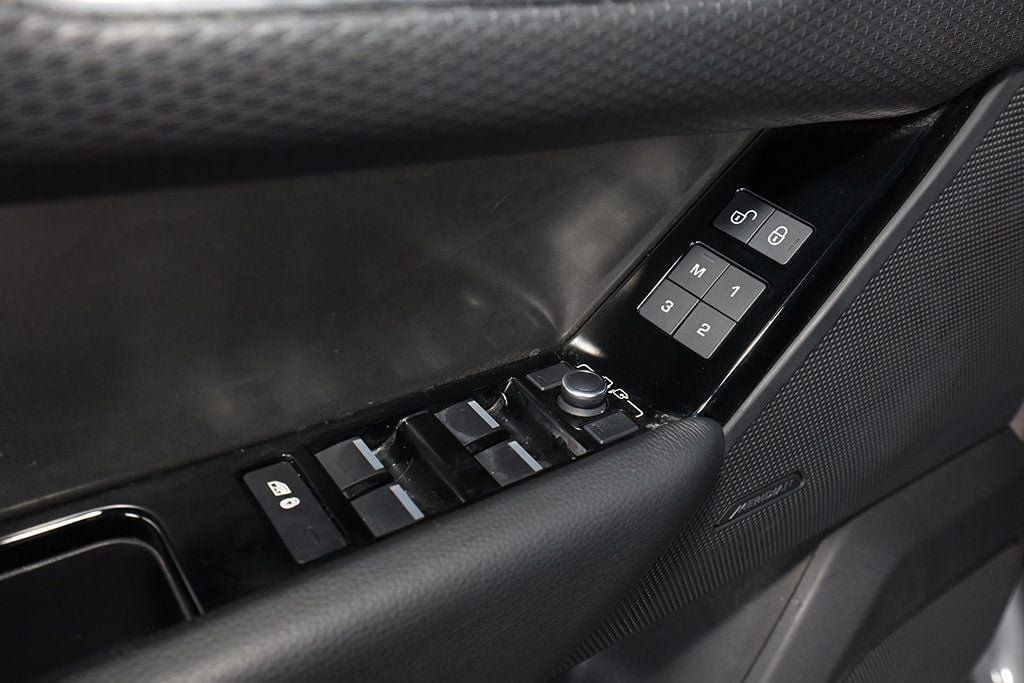 2019 Land Rover Range Rover Velar S photo 12