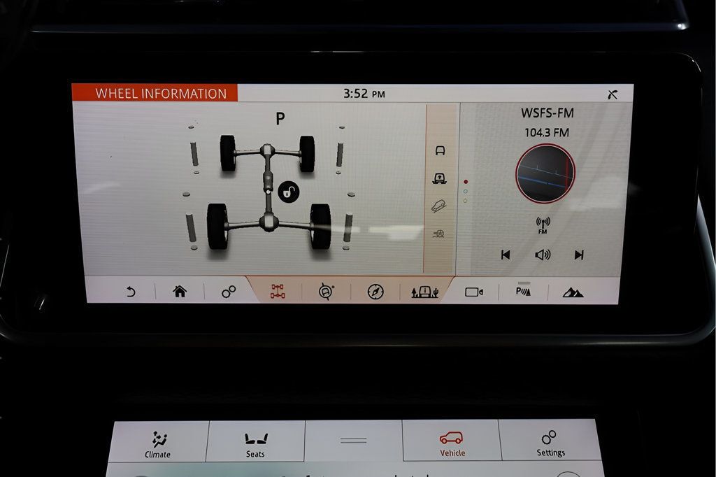 2019 Land Rover Range Rover Velar S photo 32