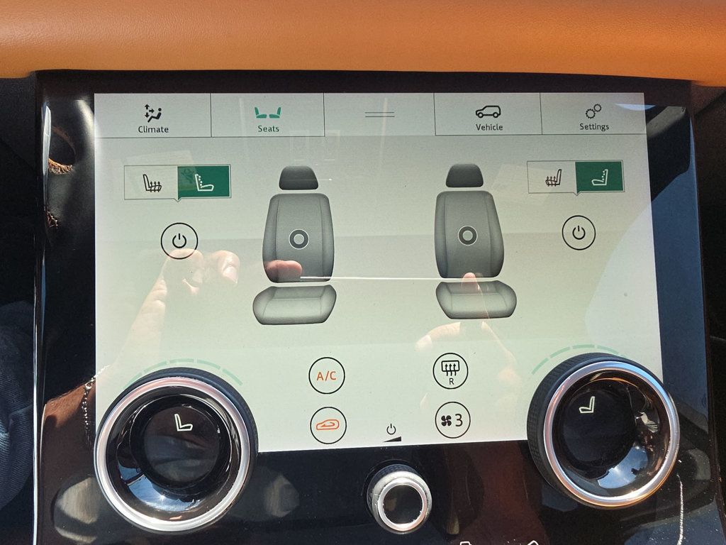 Land Rover Range Rover Velar photo 31