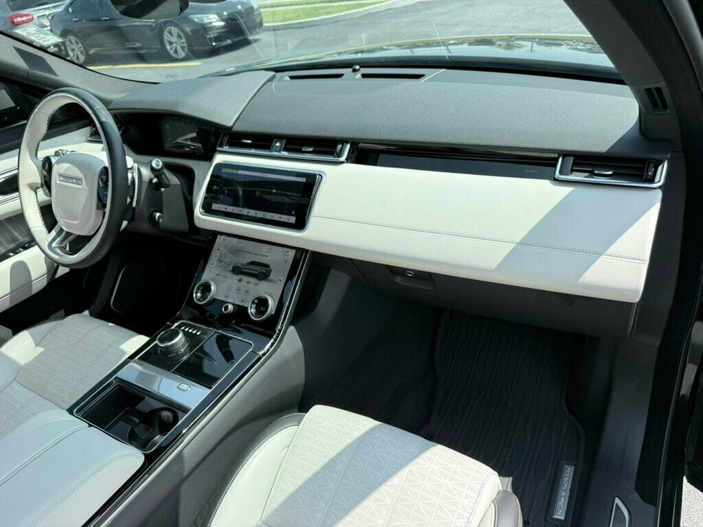 2019 Land Rover Range Rover Velar R-Dynamic HSE photo 11