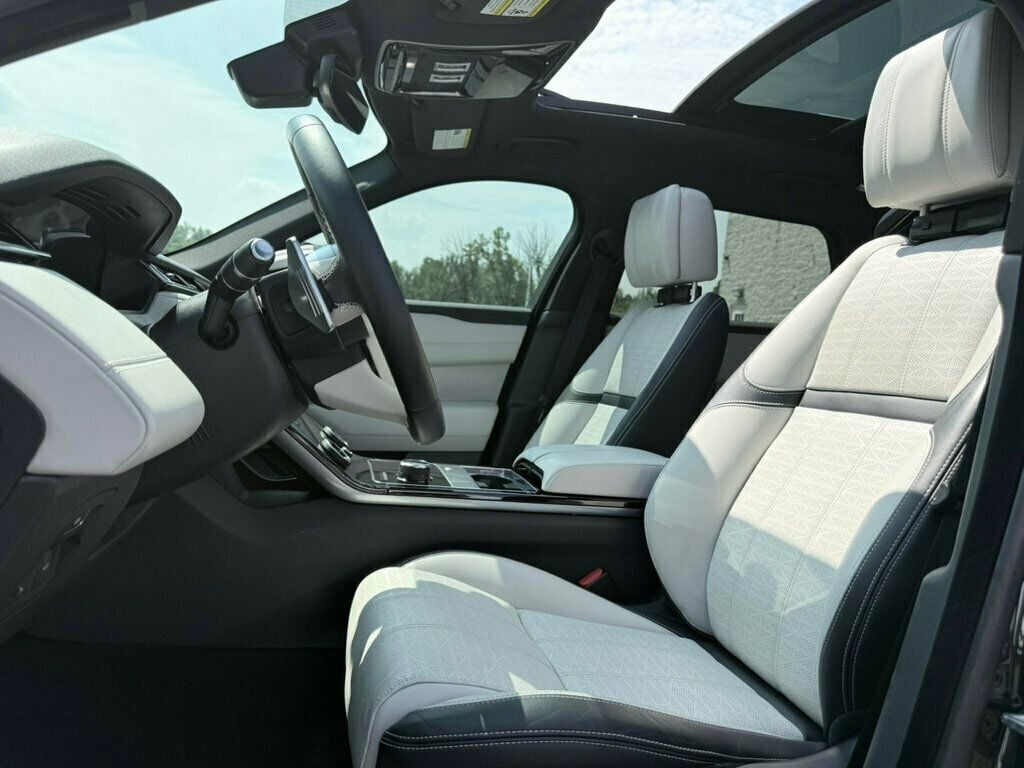 2019 Land Rover Range Rover Velar R-Dynamic HSE photo 16