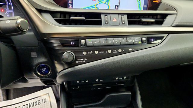 2019 Lexus ES ES 300h FWD - 23097880 - 17
