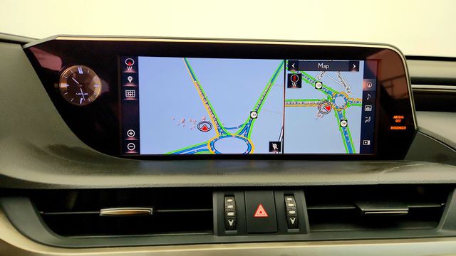 2019 Lexus ES ES 300h FWD - 23097880 - 18