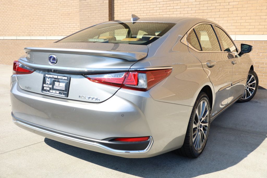 2019 Lexus ES 300h Luxury photo 11