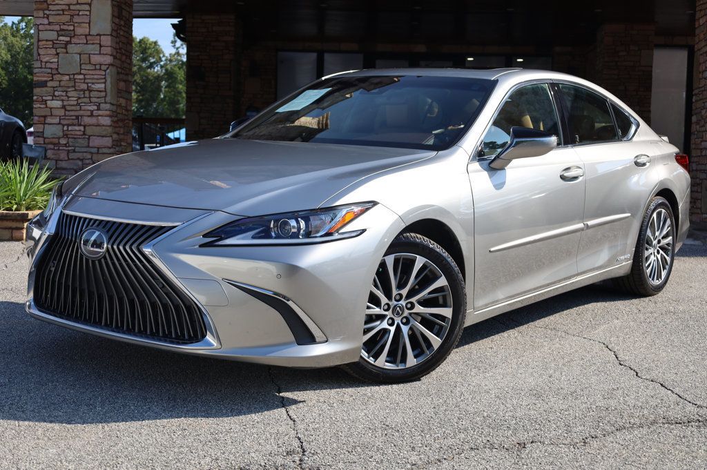 2019 Lexus ES 300h Luxury photo 2