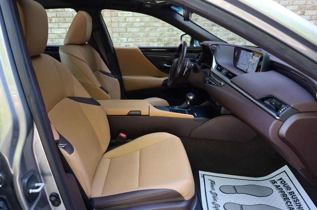 2019 Lexus ES 300h Luxury photo 28