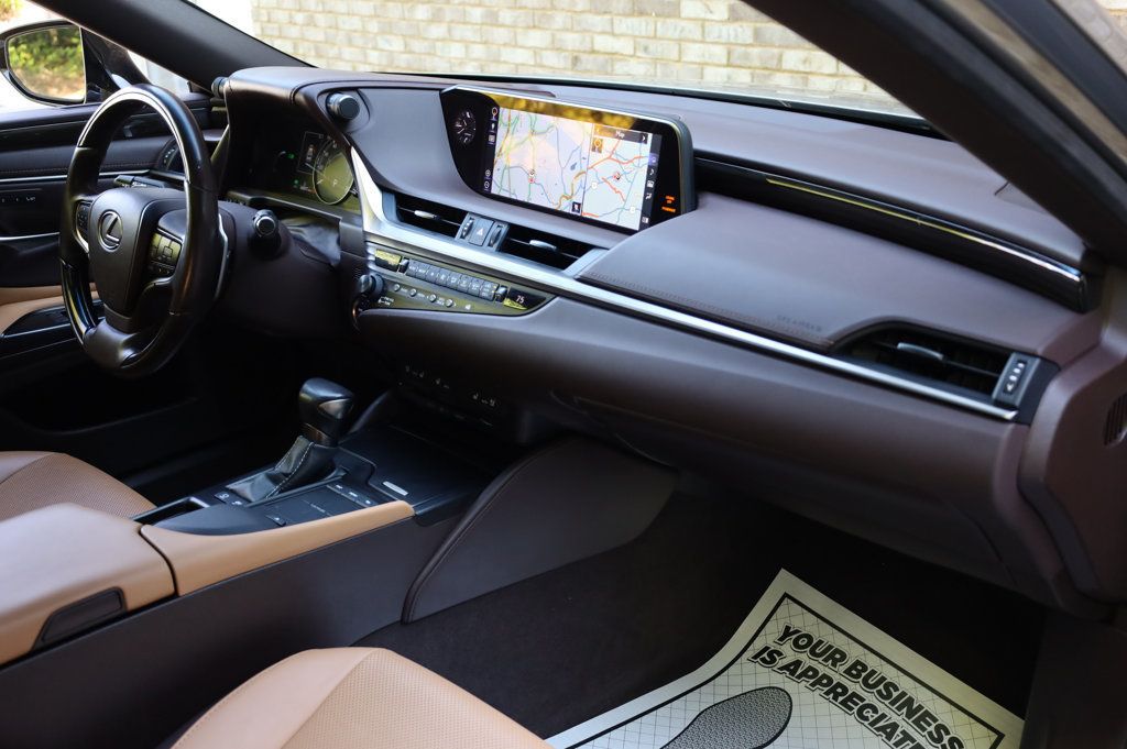 2019 Lexus ES 300h Luxury photo 29