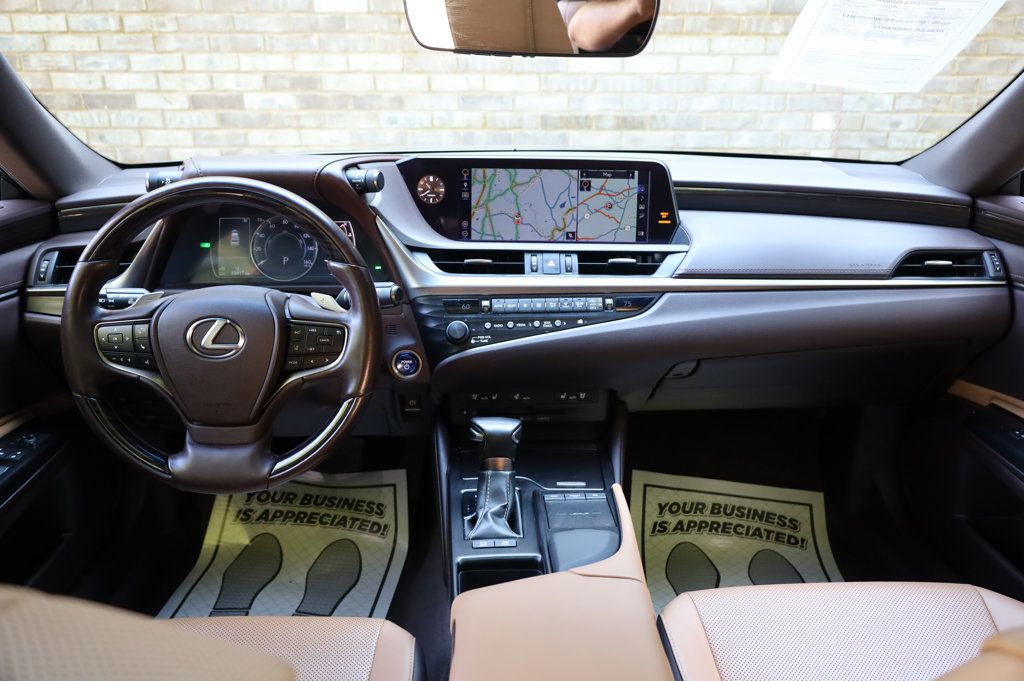 2019 Lexus ES 300h Luxury photo 30