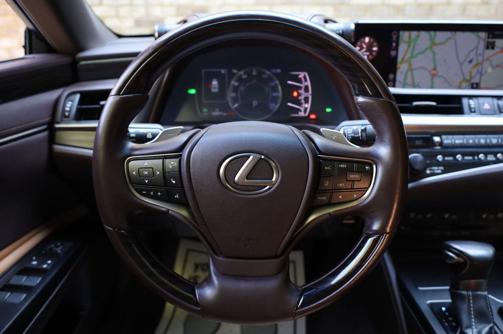 2019 Lexus ES 300h Luxury photo 31