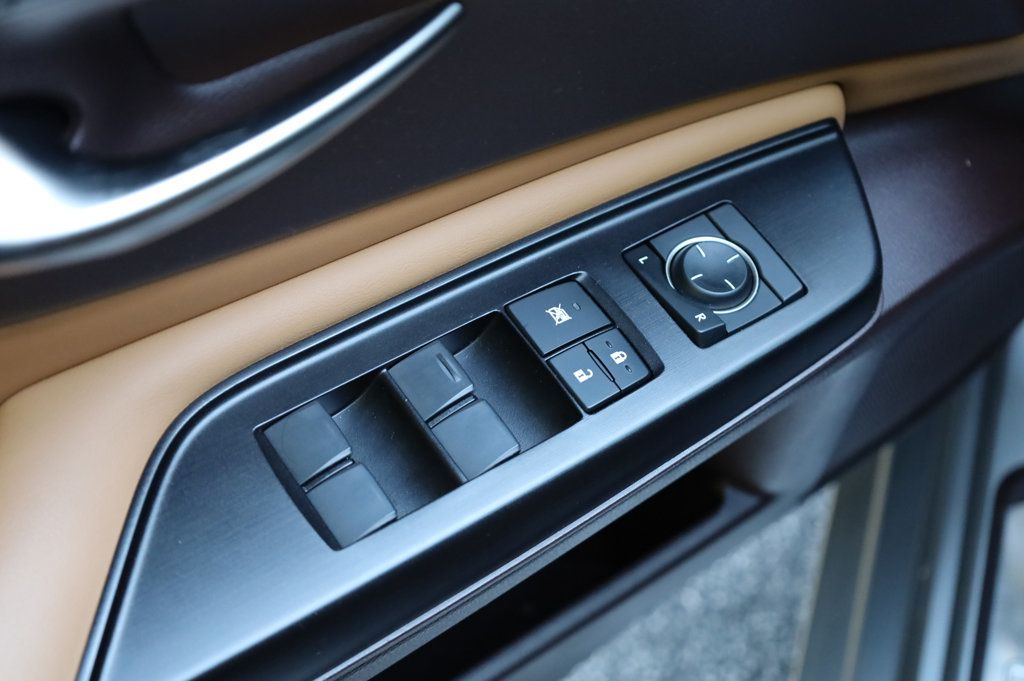2019 Lexus ES 300h Luxury photo 35