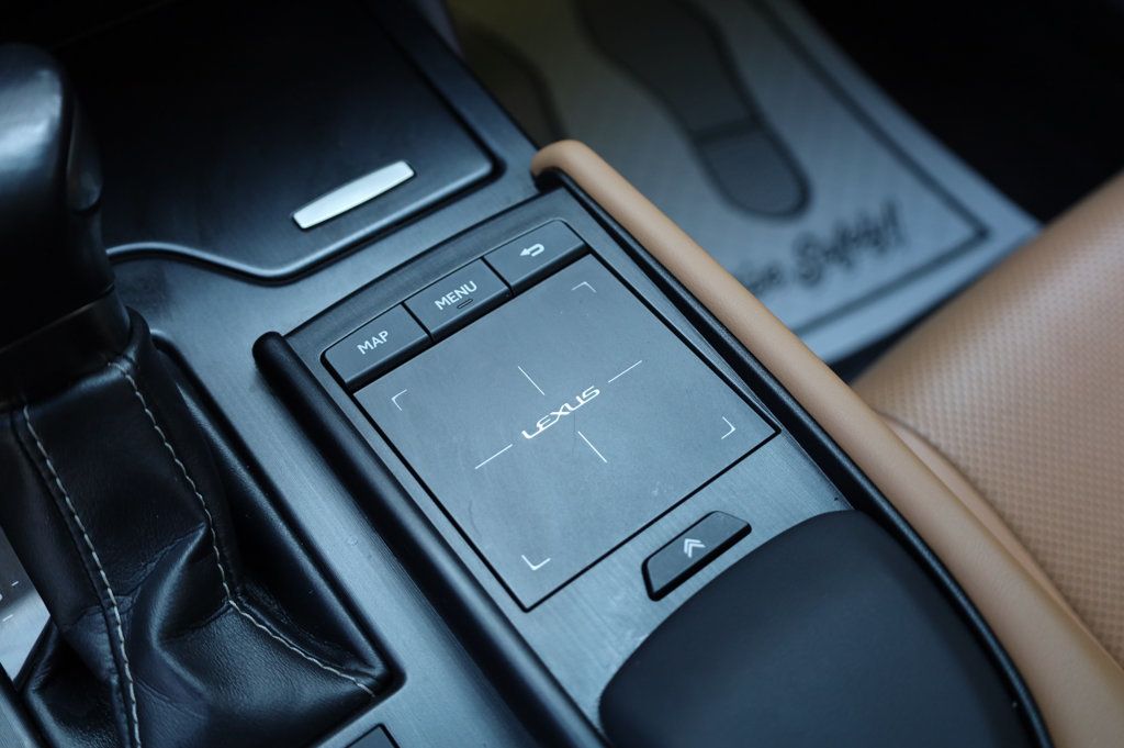 2019 Lexus ES 300h Luxury photo 42