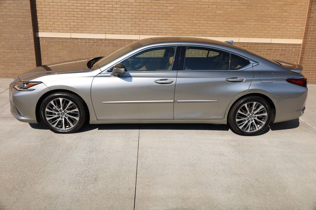 2019 Lexus ES 300h Luxury photo 5