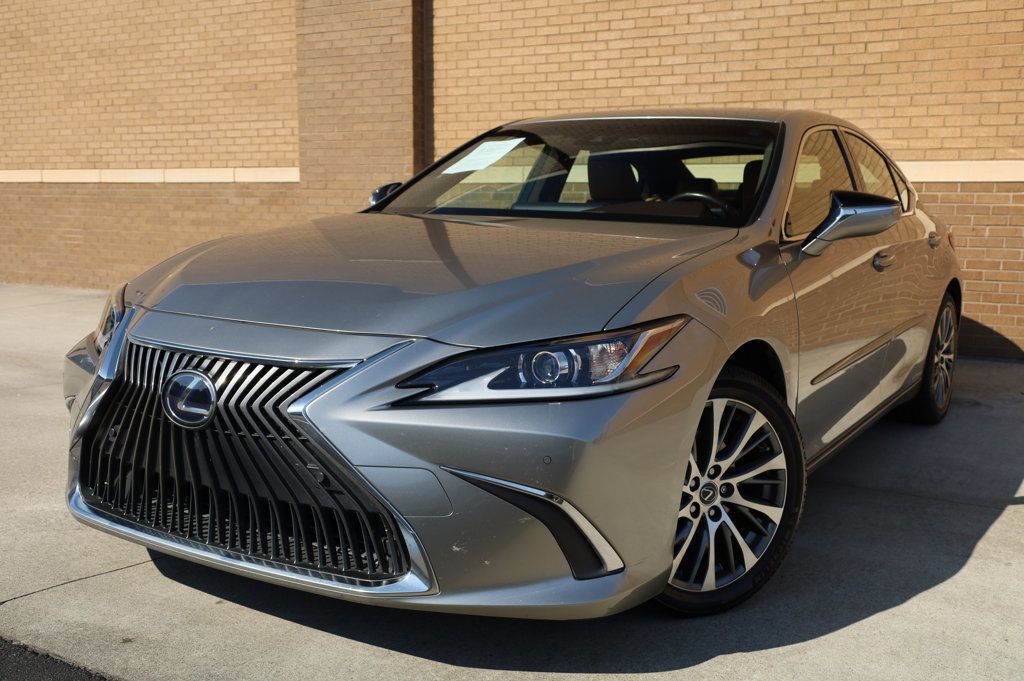 2019 Lexus ES 300h Luxury photo 6