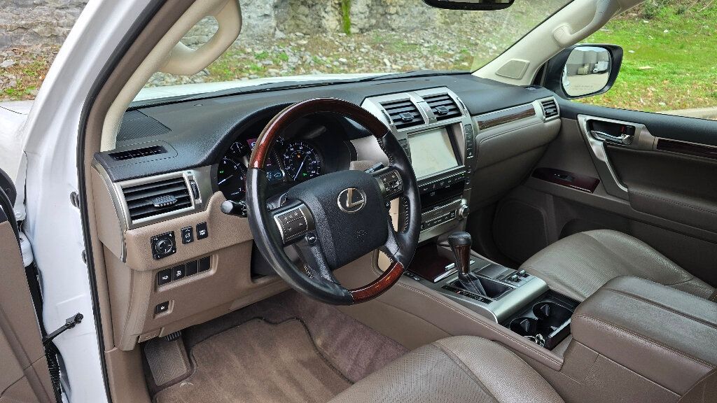 2019 Lexus GX GX 460 Premium 4WD - 22675634 - 17