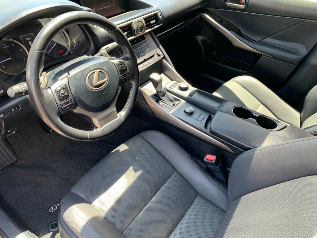 2019 Lexus IS IS 300 RWD - 23035282 - 18
