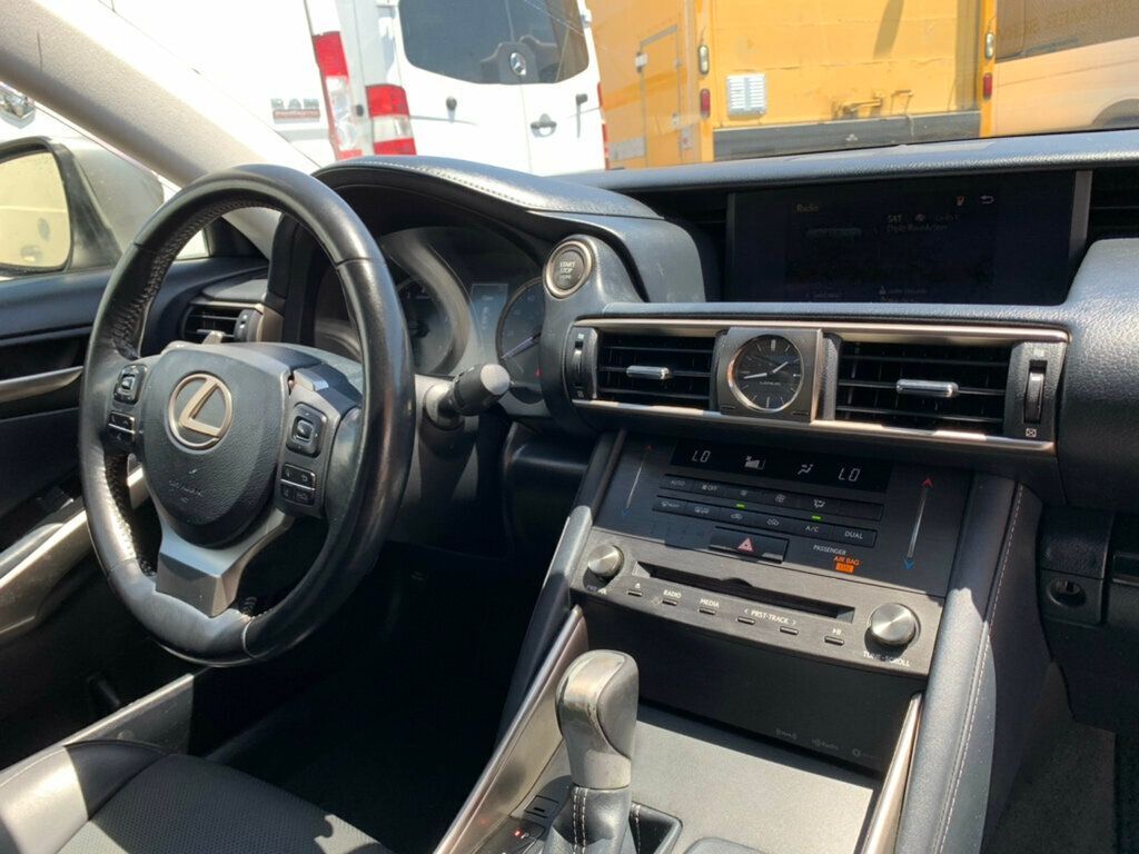 2019 Lexus IS IS 300 RWD - 23035282 - 24