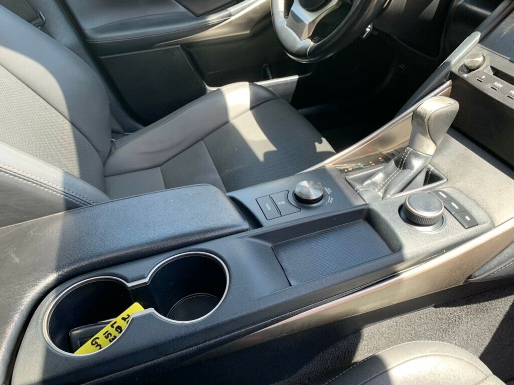 2019 Lexus IS IS 300 RWD - 23035282 - 25