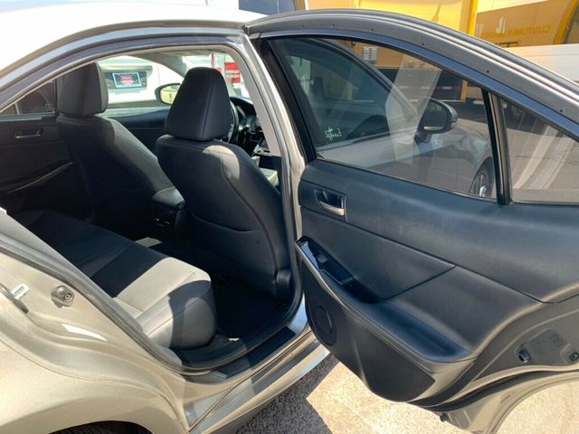2019 Lexus IS IS 300 RWD - 23035282 - 32
