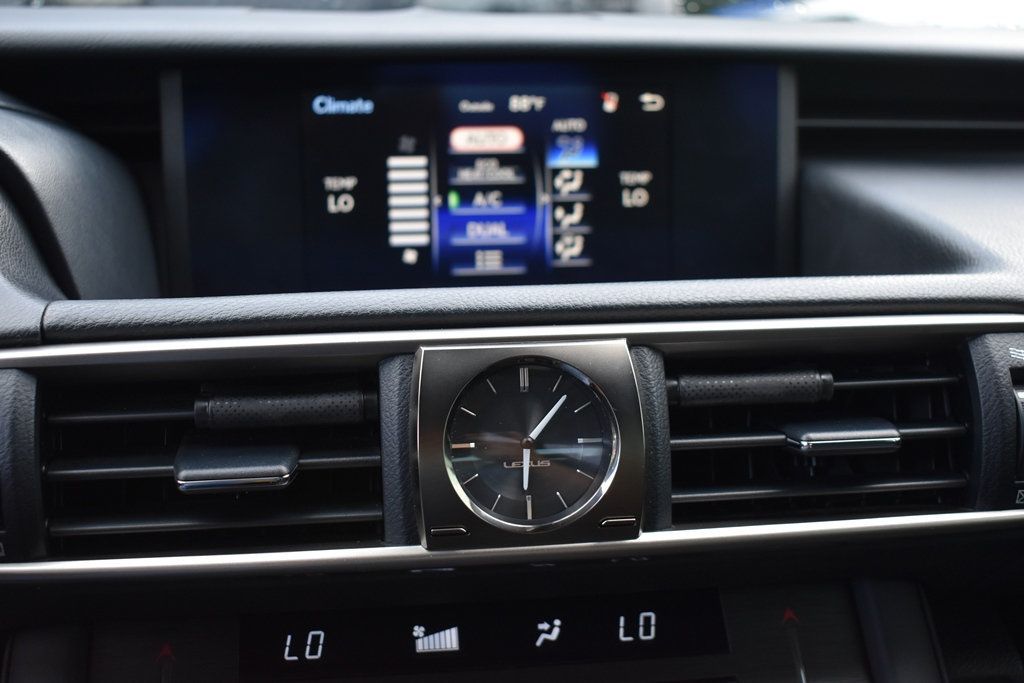 2019 Lexus IS 300 photo 2