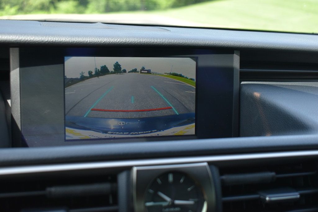 2019 Lexus IS 300 photo 3