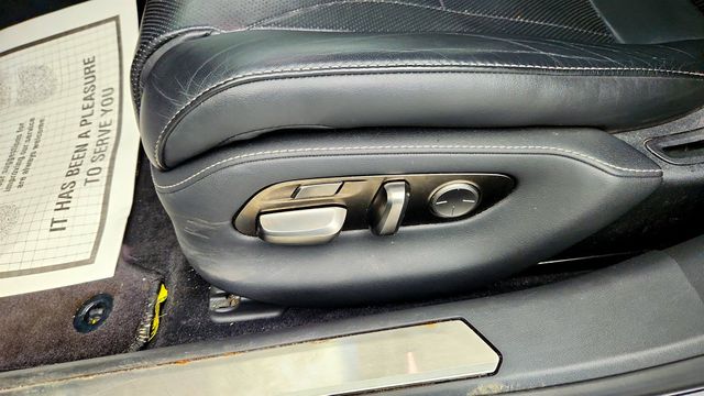 2019 Lexus LS LS 500 AWD w/ Illuminated Door Sills - 23013651 - 11