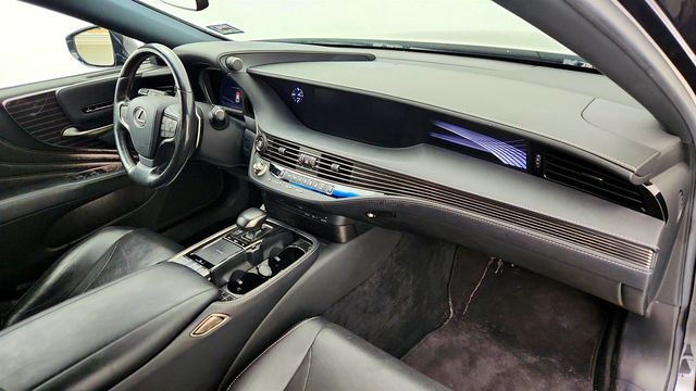 2019 Lexus LS LS 500 AWD w/ Illuminated Door Sills - 23013651 - 24