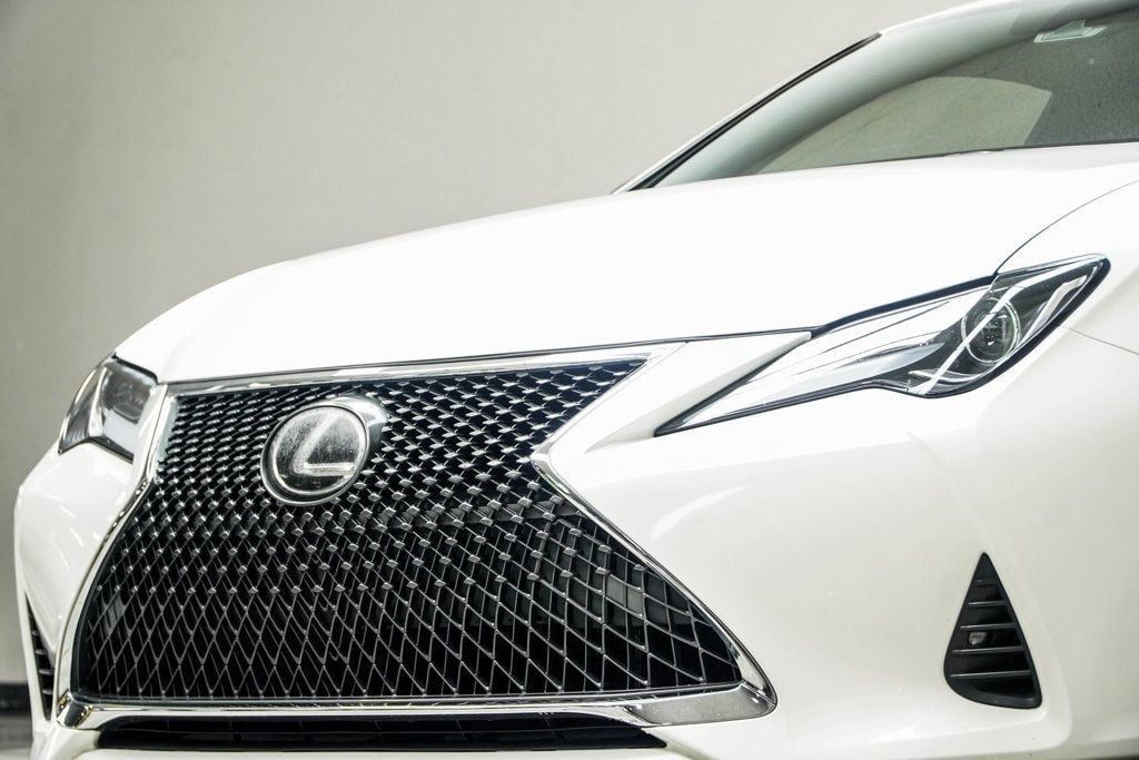 2019 Lexus RC 300 photo 2