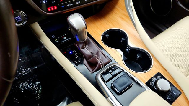 2019 Lexus RX RX 350 AWD w/ 12'' Navigation, Power Moonroof, Premium Pkg, BLIS - 22971155 - 16