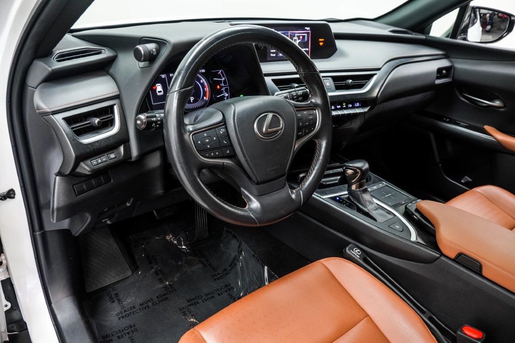 Lexus UX photo 19