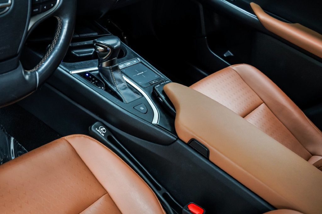 Lexus UX photo 20