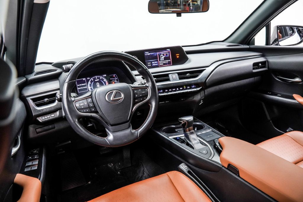 Lexus UX photo 21