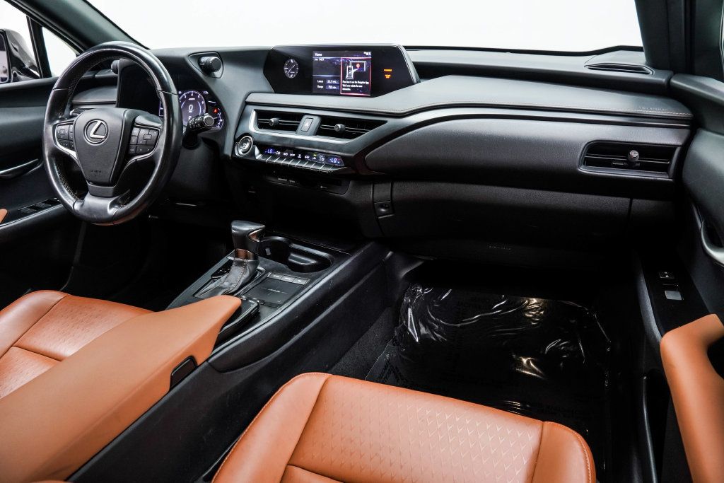 Lexus UX photo 22