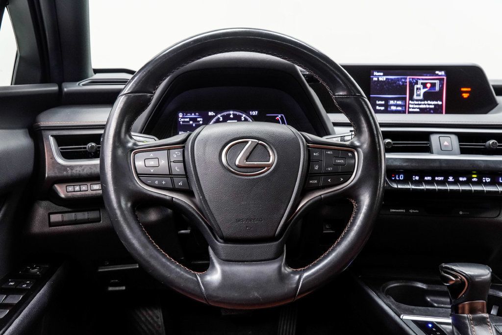 Lexus UX photo 23
