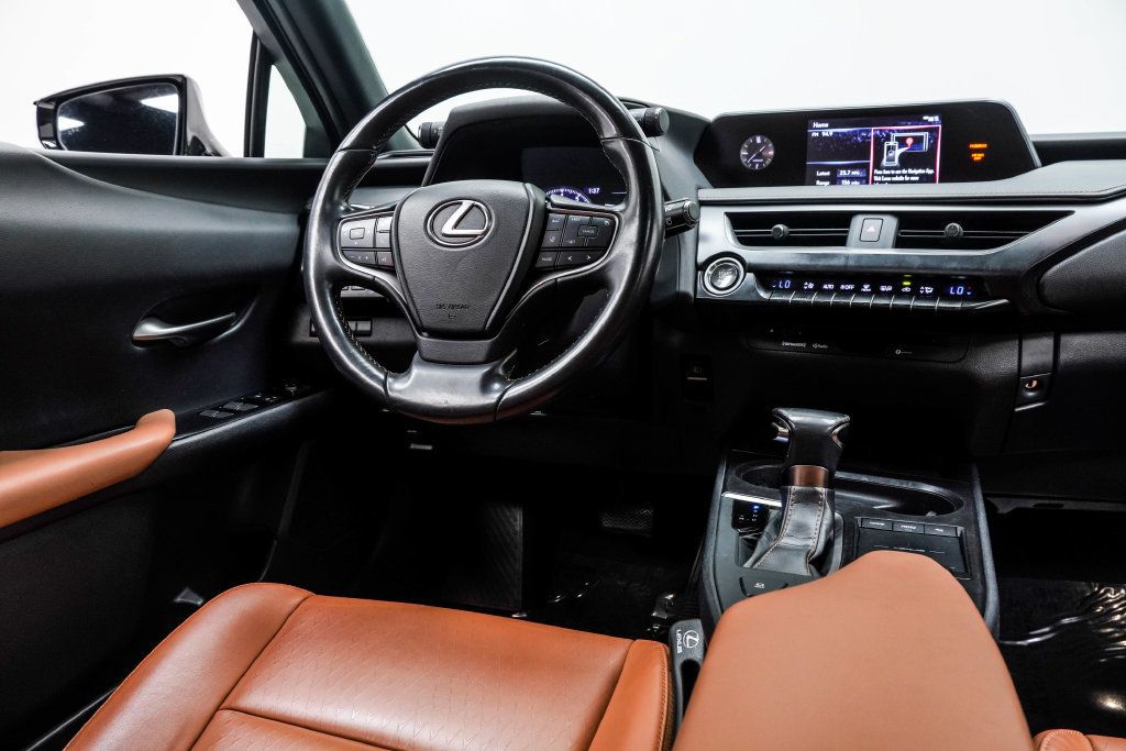 Lexus UX photo 24