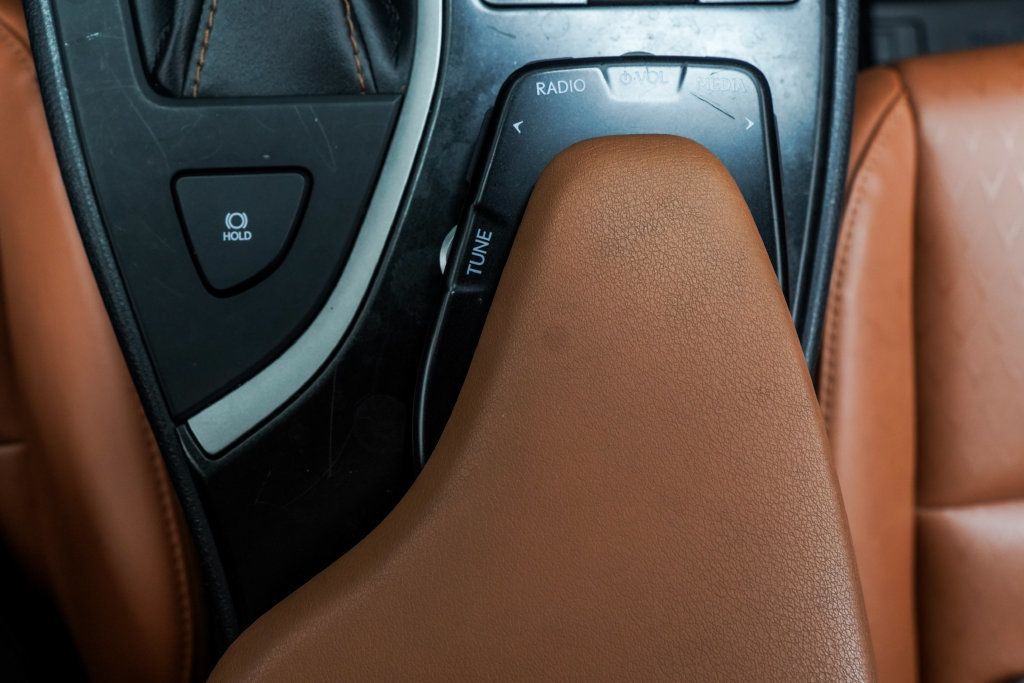 Lexus UX photo 25